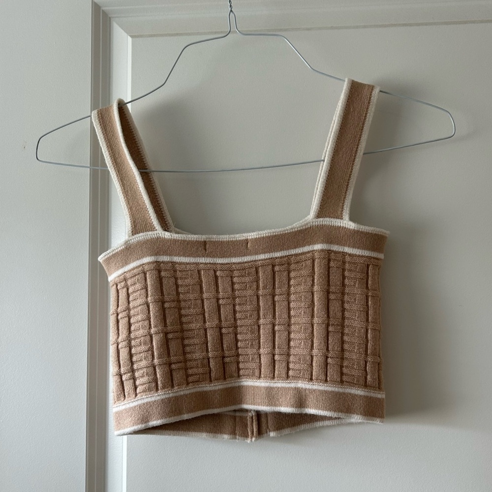 Cropped Knit Tank Top - Picture 3 of 4